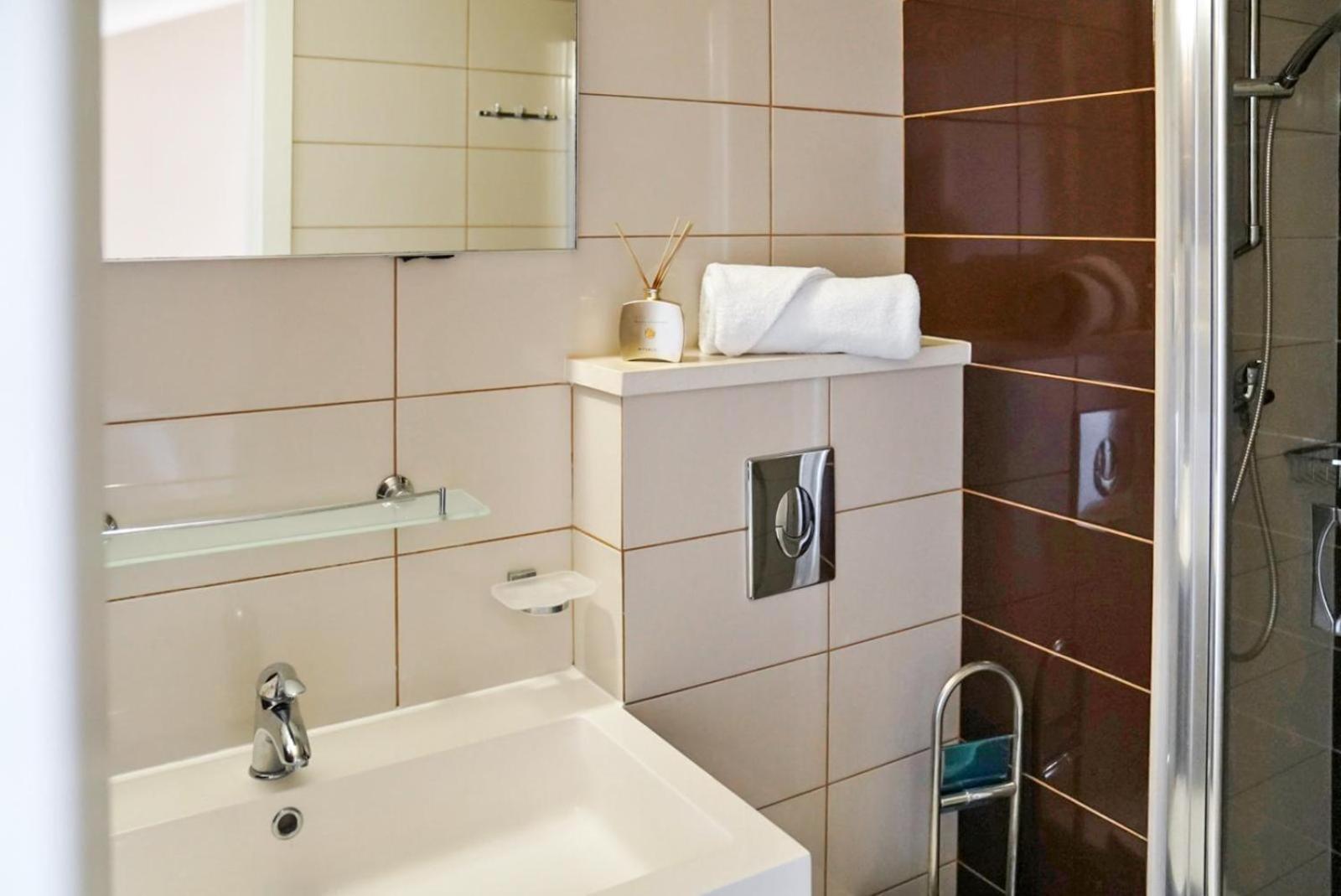 Kristal Paris Resort Novalja Exteriör bild