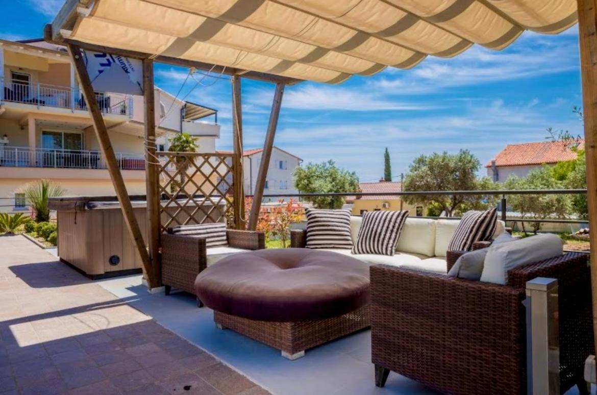 Kristal Paris Resort Novalja Exteriör bild