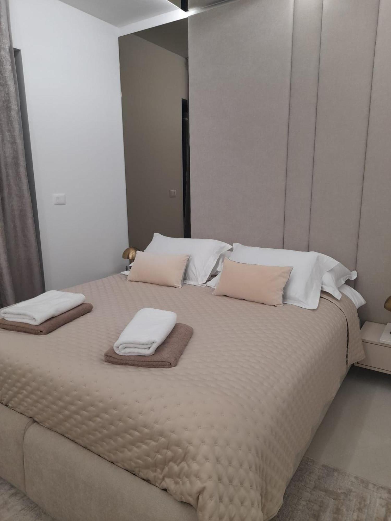 Kristal Paris Resort Novalja Exteriör bild
