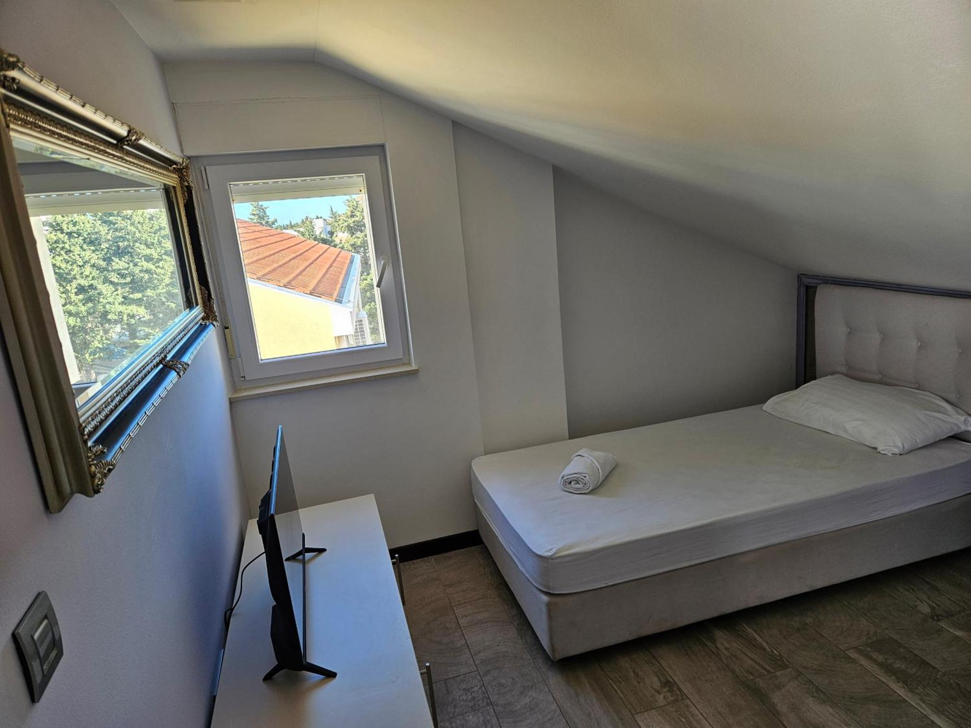 Kristal Paris Resort Novalja Exteriör bild