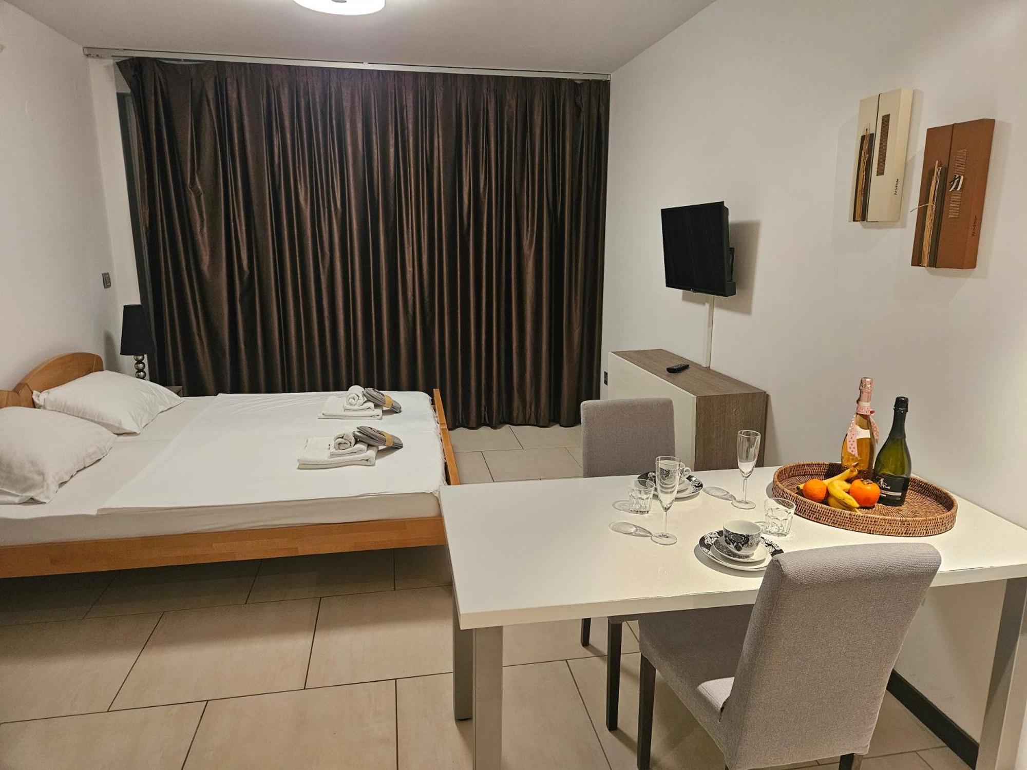 Kristal Paris Resort Novalja Exteriör bild